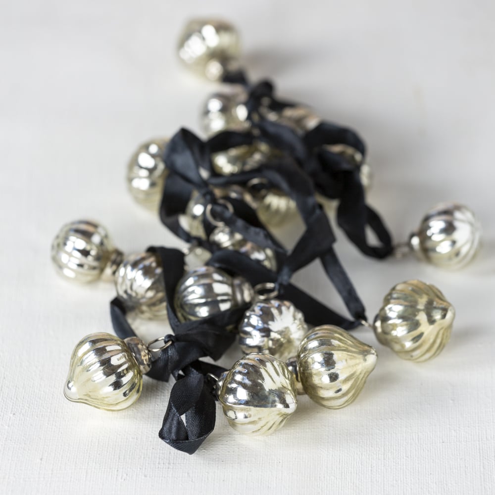 Silver Bauble Ribbon Garland - ANC22382 - Uneeka