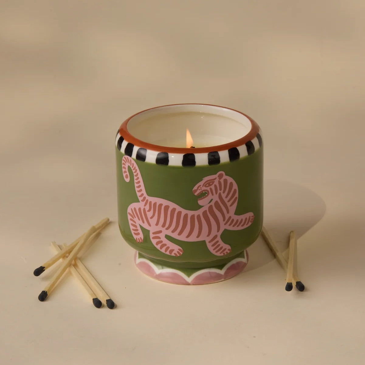 Ceramic Tiger Candle Black Cedar & Fig - AD0806EU - Uneeka