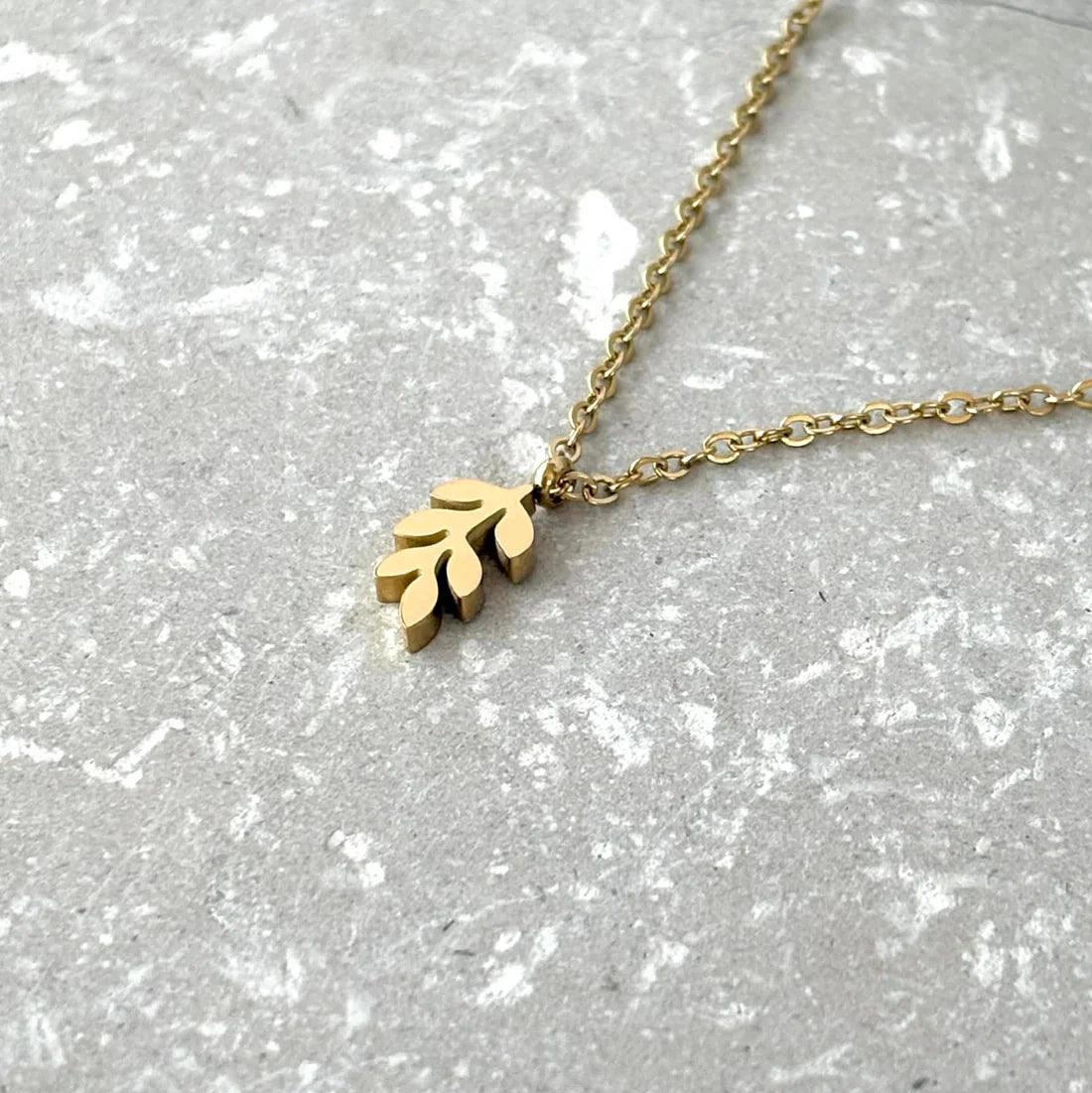 Fern Pendant Necklace Gold - Uneeka