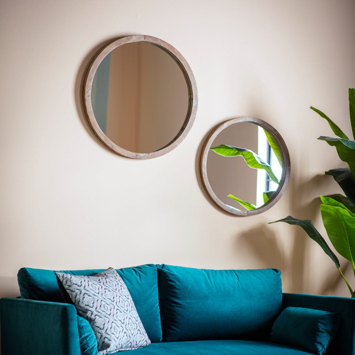 Small Round Fir Wood Mirror - 697067 - Uneeka