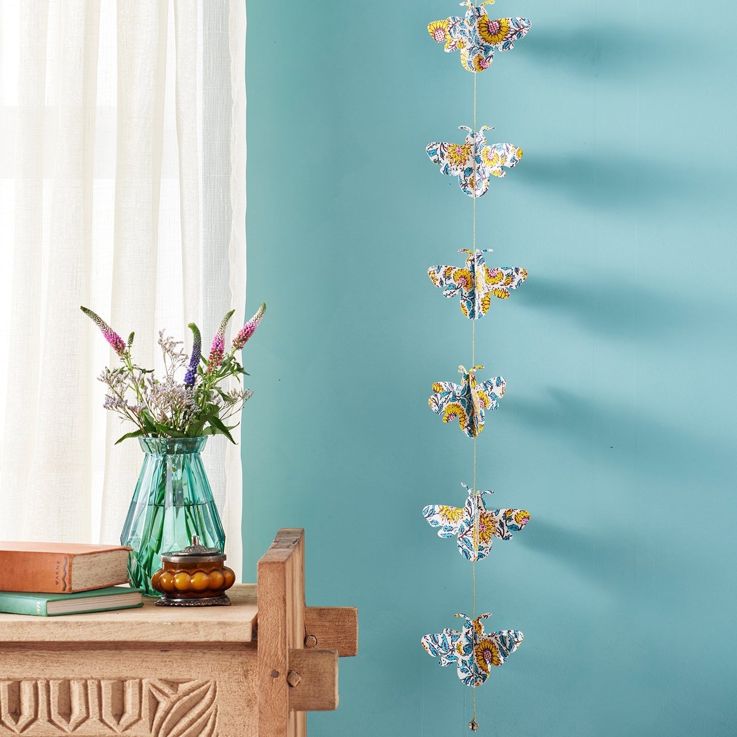 Block Print Bee Garland - STR501 - Uneeka