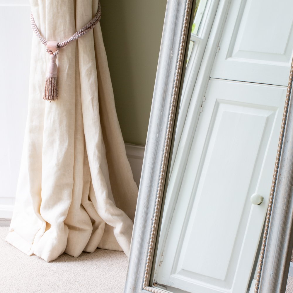 Soft Grey Vintage Free Standing Mirror - S9209 - Uneeka