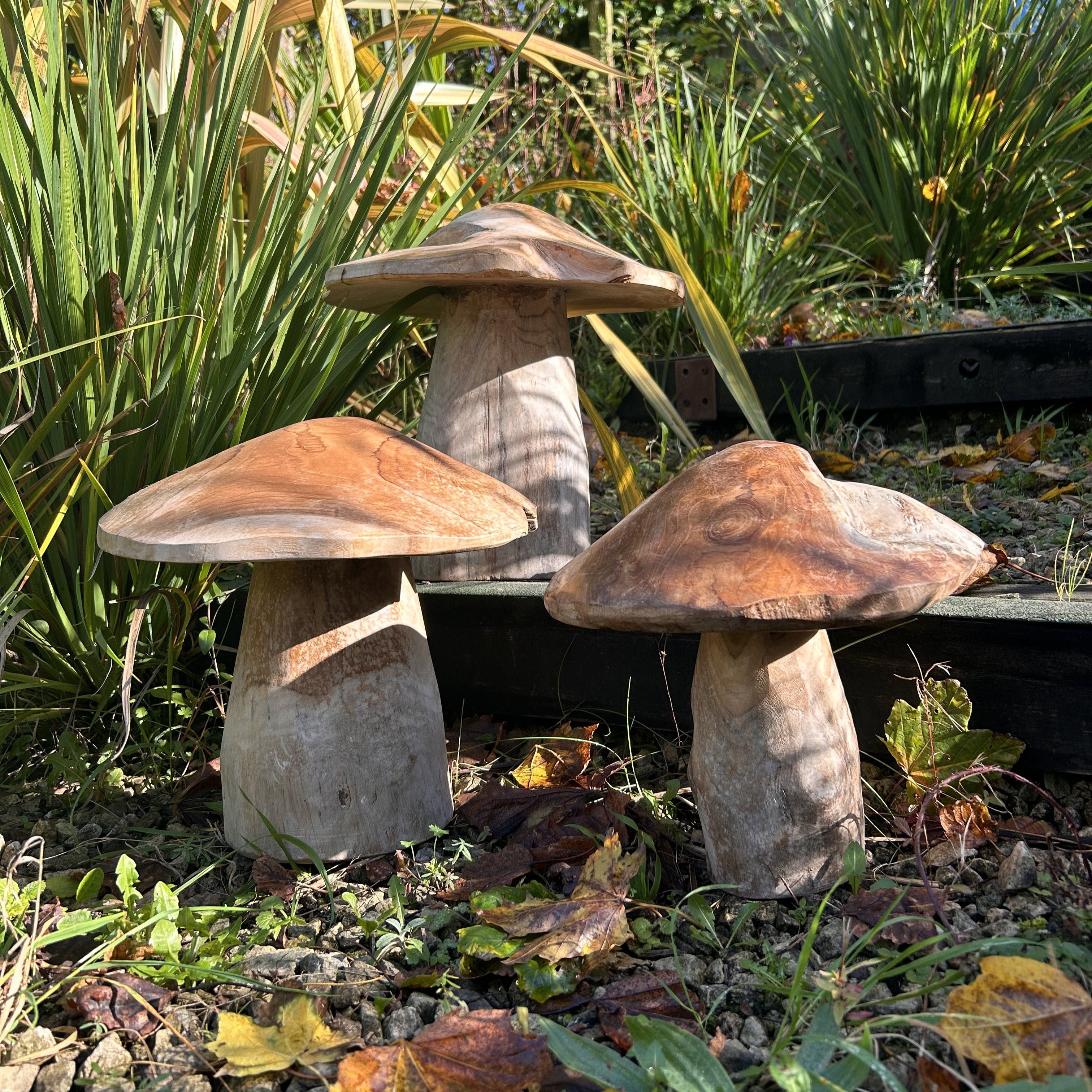 Teak Mushroom Decoration - IS031 - Uneeka